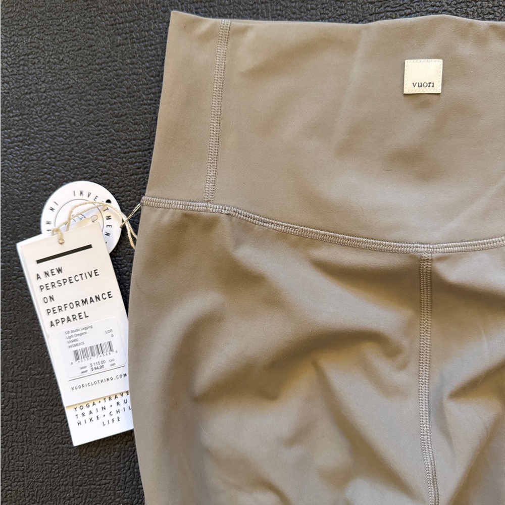 Vuori Studio Legging - Light Oregano (S) - Picture 2 of 3
